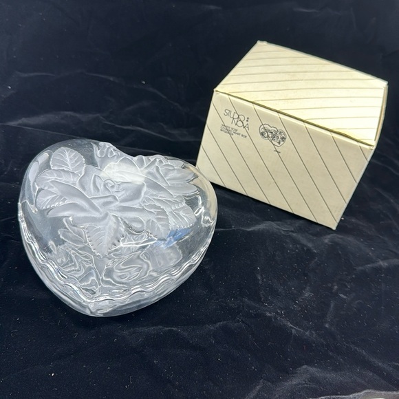 Studio Nova Winter Rose Covered Heart Box- Heart Shaped 3D Roses - Frosted Glass - Picture 1 of 5